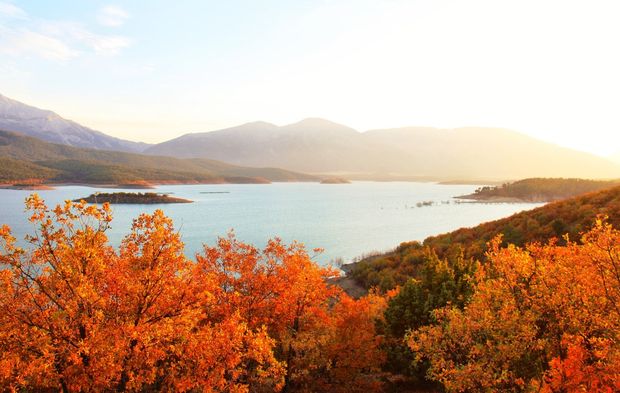 Adatepe Barajı etrafında kartpostallık görüntüler oluştu