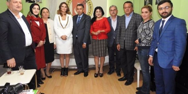 Azerbaycan Milletvekili Dr. Ganire Paşayave Kitap ve Kültür fuarı için Kahramanmaraş’a geldi