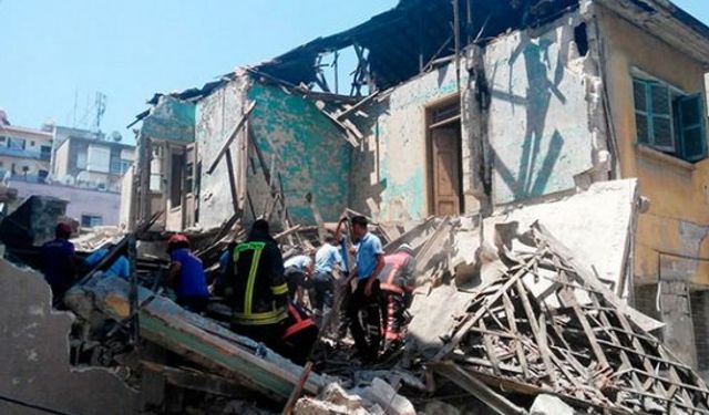 Mersin'de korkunç olay: 2 katlı bina çöktü