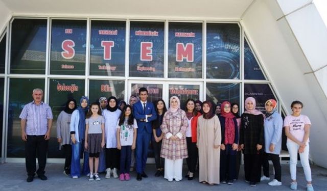 STEM Merkezi'nde 65 öğrenciye eğitim