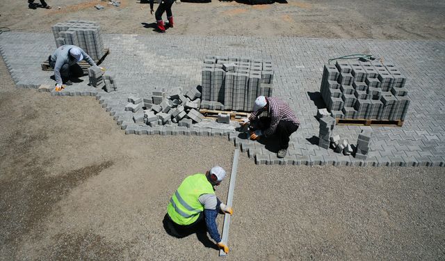 Kahramanmaraş'ta Geçici Çarşıda Üstyapı İmalatlarını Sürdürüyor