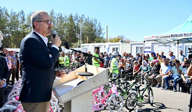 Başkan Güngör, Bisiklet Dağıtım Programında Çocuklarla Bir Araya Geldi