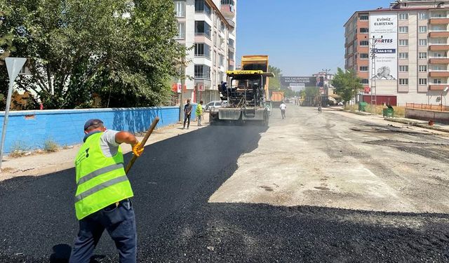 Büyükşehir, Elbistan’da Caddeleri Bir Bir Yeniliyor