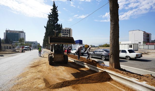 Büyükşehir, Azerbaycan Bulvarı’nda Yenilemelerini Sürdürüyor