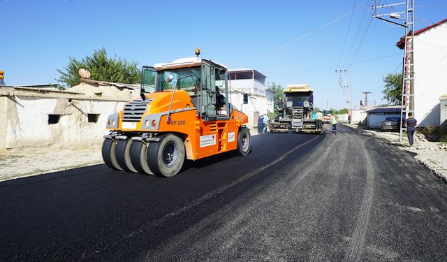 Kahramanmaraş'ta Darende Caddesi’nde Asfalt Yenilemelerini Tamamlıyor