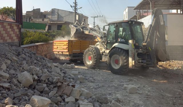 Büyükşehir, Mahalleleri İnşaat Atıklarından Temizliyor