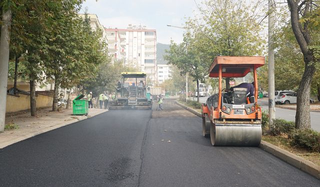 Büyükşehir, Binevler’de Asfalt Atağını Sürdürüyor