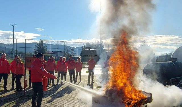 Büyükşehir İtfaiyesinden AKUT Gönüllülerine Yangına Müdahale Eğitimi