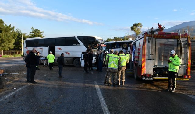 İşçi servislerinin çarpıştığı kazada yaralı sayısı 11'e yükseldi!