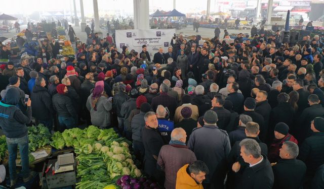 Yoğun kar sebebiyle çöken kapalı pazar yeniden inşa edildi!