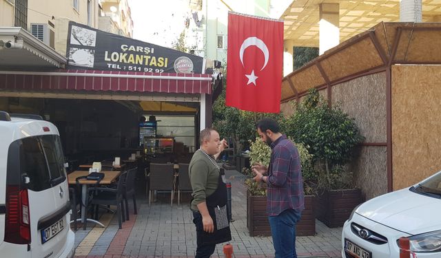 Türk bayrağını bıçakla kesen şüpheli tutuklandı!