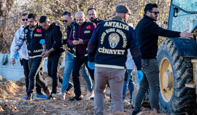 Arkadaşını olay yerinde, baldızını ise evinde öldürüp battaniyeye sarılı taşımış!