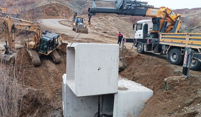 Büyükşehir, Göksun Kırsalında Yol Bakım Onarımını Sürdürüyor!