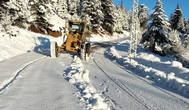 Büyükşehir, Şehir Genelinde Kar Mesaisini Sürdürüyor!