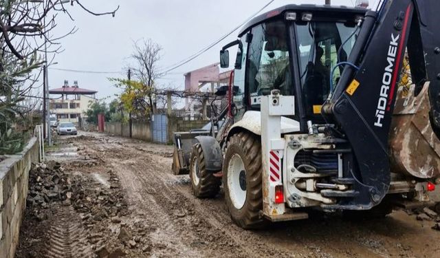 Türkoğlu’nun Sokakları Büyükşehir’le Hafriyat Atıklarından Temizleniyor