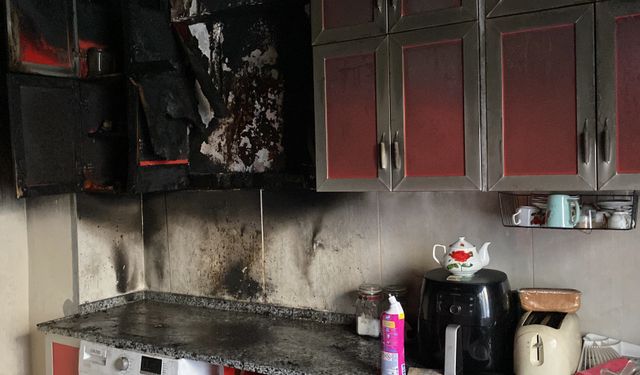 Evinin yandığını gören kadın kurye sinir krizi geçirdi