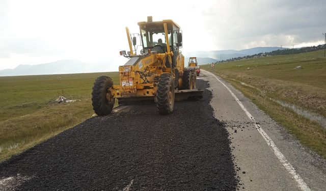 Büyükşehir, Andırın Kırsalında Yolların Bakım Onarımını Sürdürüyor