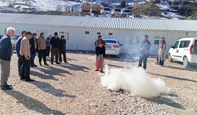 Büyükşehir İtfaiyesinden Çağlayancerit’te Yangına Müdahale Eğitimi