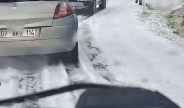 Yayla yolunda bir anda bastırdı, trafik kilitlendi