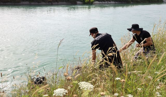 Serinlemek için sulama kanalına giren genç kayboldu