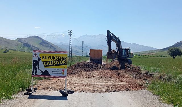 Büyükşehir, Elbistan’da Kırsal Mahalle Yollarını İyileştiriyor