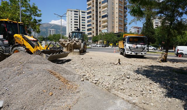 Mustafa Or Caddesi’ndeki Yaya Yolları Yenileniyor