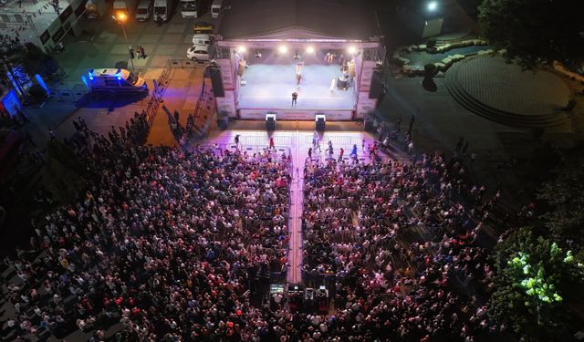 Uygur Kardeşler Ağustos Fuarı’nda Pazar’a Renk Kattı