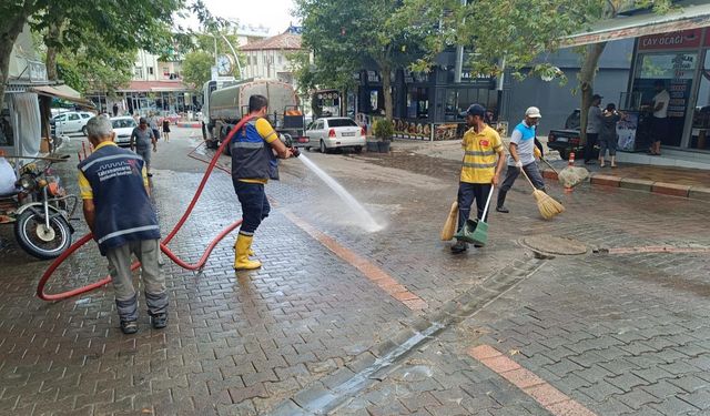 Ilıca’da Detaylı Temizlik ve İlaçlama Çalışması Gerçekleştirildi