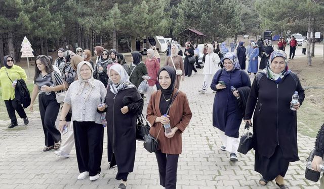 Kadınlar, Büyükşehir’le Başkonuş Yaylası’nda Doğayla Buluştu