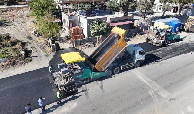 Büyükşehir Türkoğlu’nun Ana Caddesinde Asfalta Başladı