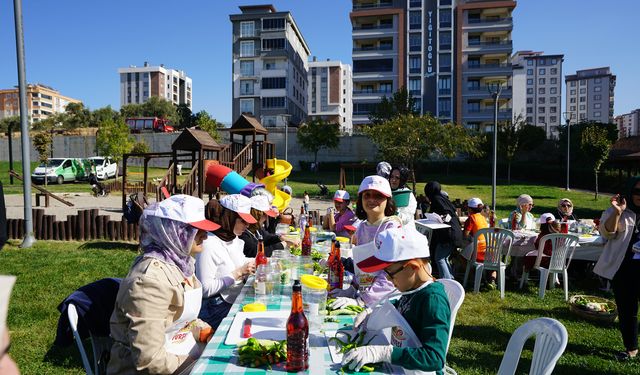 Anneler ve Çocuklar Turşu Atölyesi’nde Moral Depoladı