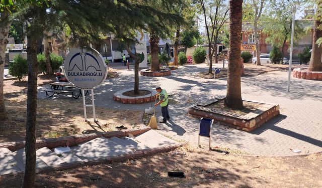DULKADİROĞLU’NDA PARK VE BAHÇELERDE TİTİZ BAKIM ÇALIŞMALARI SÜRÜYOR