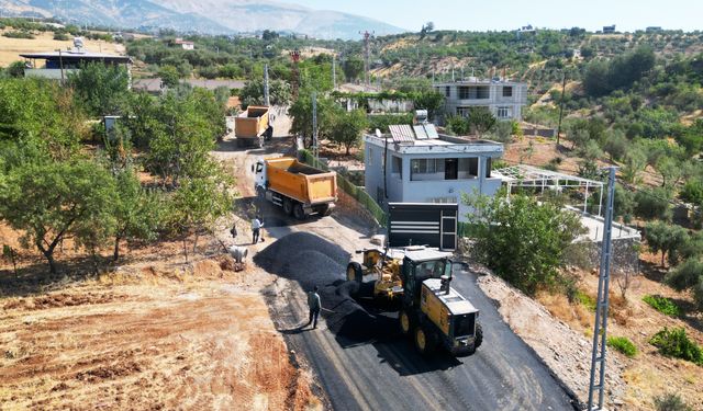 Dulkadiroğlu’nda Sıcak Asfalt Çalışmalarıyla Devam Ediyor