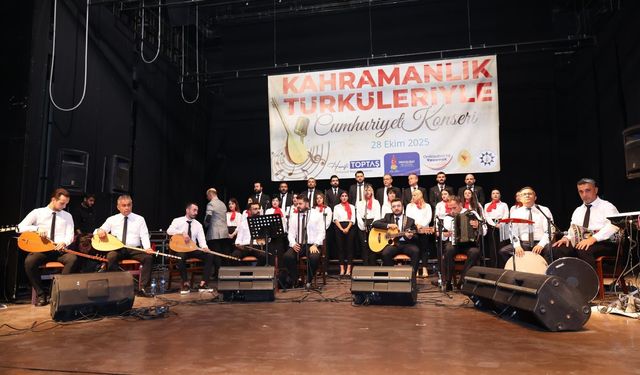 Onikişubat Belediyesi’nin Kahramanlık Türküleriyle Cumhuriyet Konseri’ne yoğun ilgi