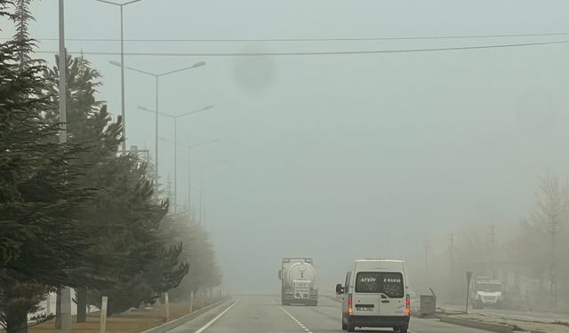 Göksun’da Sis Etkili Oldu, Trafikte Zor Anlar Yaşandı