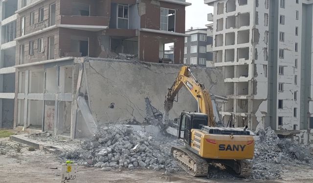 Kahramanmaraş'ta Ağır Hasarlı Binaların Yıkımında Sona Gelindi