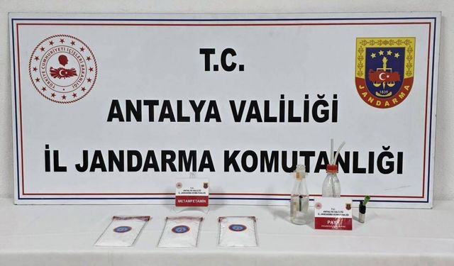 Jandarma uyuşturucu operasyonunda 1 kilo 210 gram uyuşturucu madde ele geçirildi