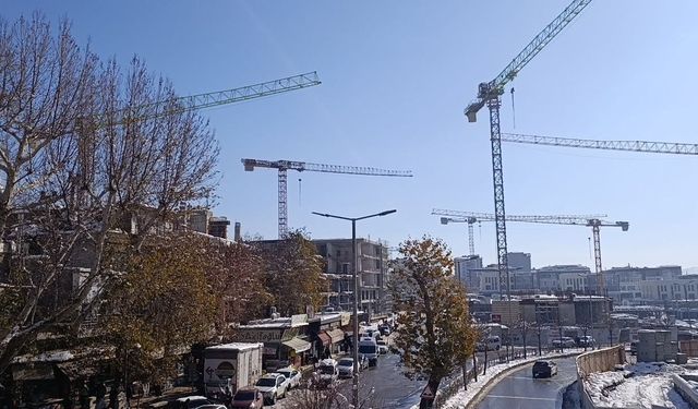 Kahramanmaraş'ta İnşaatlarda Çalışmalar Durma Noktasında Geldi