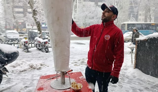 Beyaza Bürünen Kahramanmaraş'ta 'Karsambaç' Vazgeçilmez Tatlı Oldu