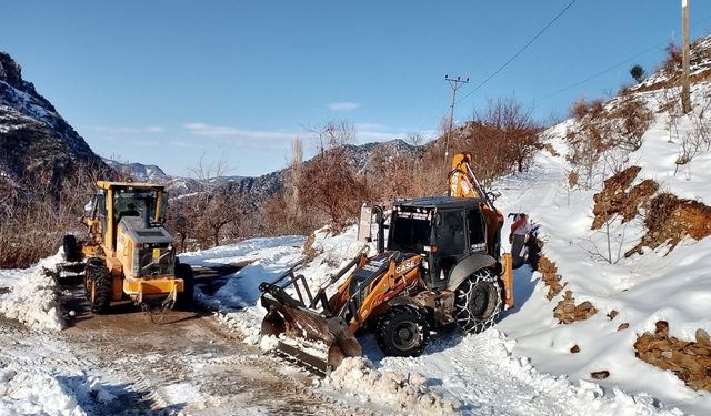 Onikişubat Belediyesi’nden kırsalda kesintisiz ulaşım için 7/24 karla mücadele