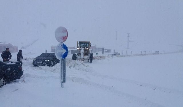 Kahramanmaraş’ta Kar ve Tipi Ulaşımı Felç Etti