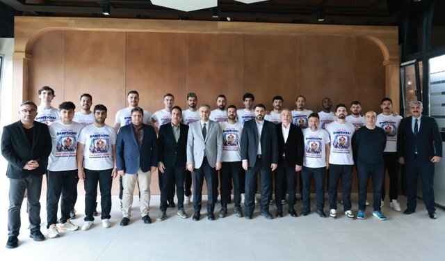 Başkan Toptaş, Efeler Ligi’ne yükselen Onikişubat Belediye Spor ile şampiyonluk yemeğinde buluştu