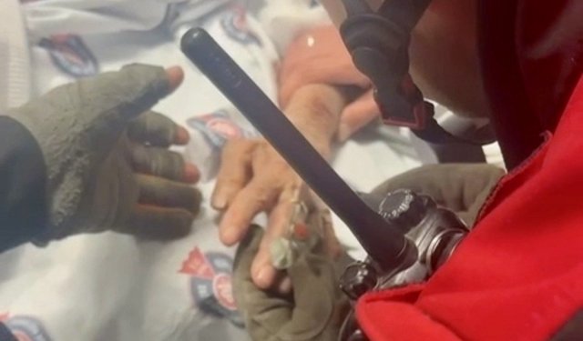 Kahramanmaraş’ta Parmağına Sıkışan Yüzük İtfaiye Ekiplerince Çıkarıldı