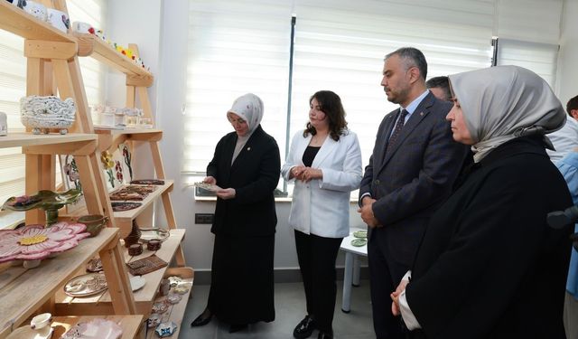Onikişubat Belediyesi Kadın Emeği Seramik Atölyesi’nin eserleri görücüye çıktı