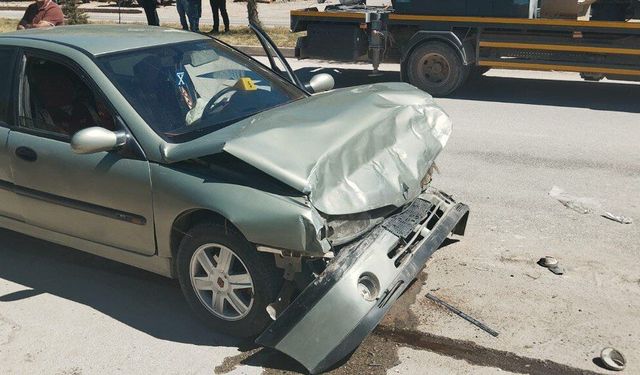 Kahramanmaraş’ta Halk Otobüsüne Çarpan Otomobil Sürücüsü Hayatını Kaybetti