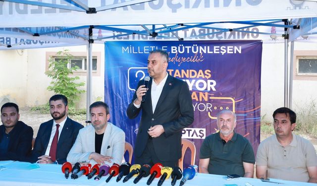 Başkan Toptaş Önce Aşure Dağıttı, Sonra Vatandaşların Sorularını Yanıtladı