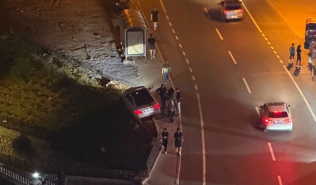 Kahramanmaraş’ta Otomobil Dere Yatağına Düşmekten Son Anda Kurtuldu