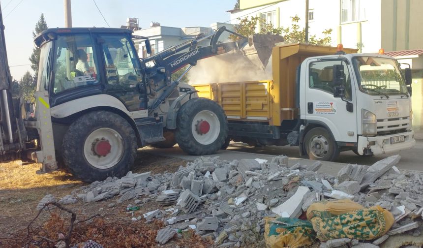 Kahramanmaraş'ta İnşaat Atıklarını Temizliyor