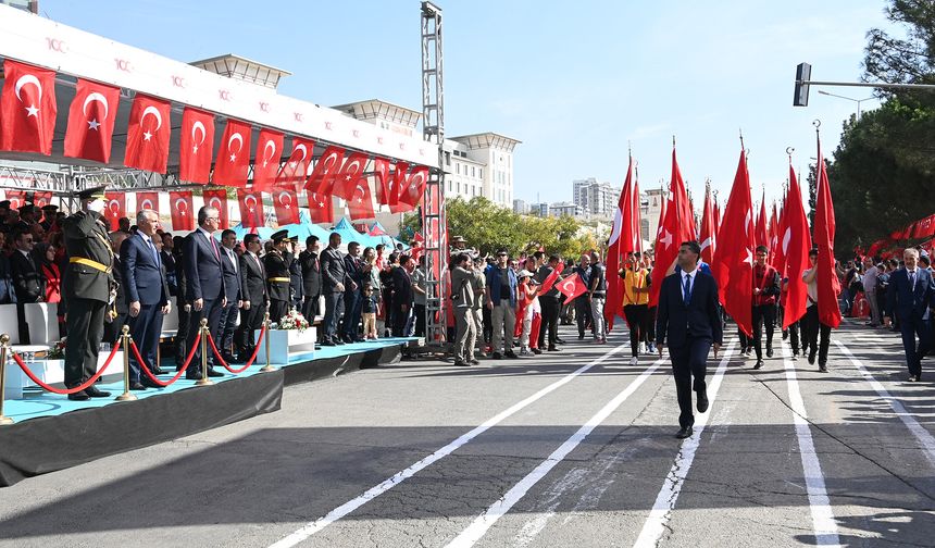 Kahramanmaraş'ta Cumhuriyetin 100. Yılı Büyük Bir Coşkuyla Kutlandı