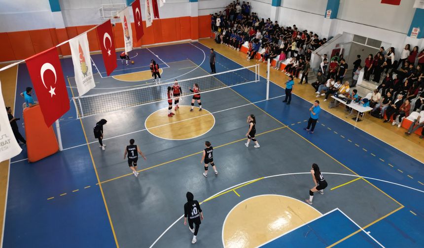 Onikişubat Belediyesi’nin Cumhuriyet Spor Şöleni’nde final heyecanı yaşandı